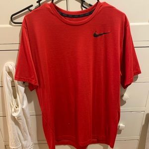 Men’s nike tee!